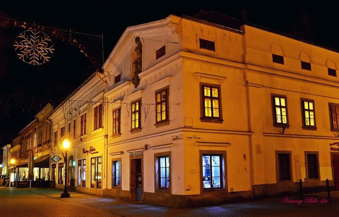 Carlone House Appartement Eger Buitenkant foto