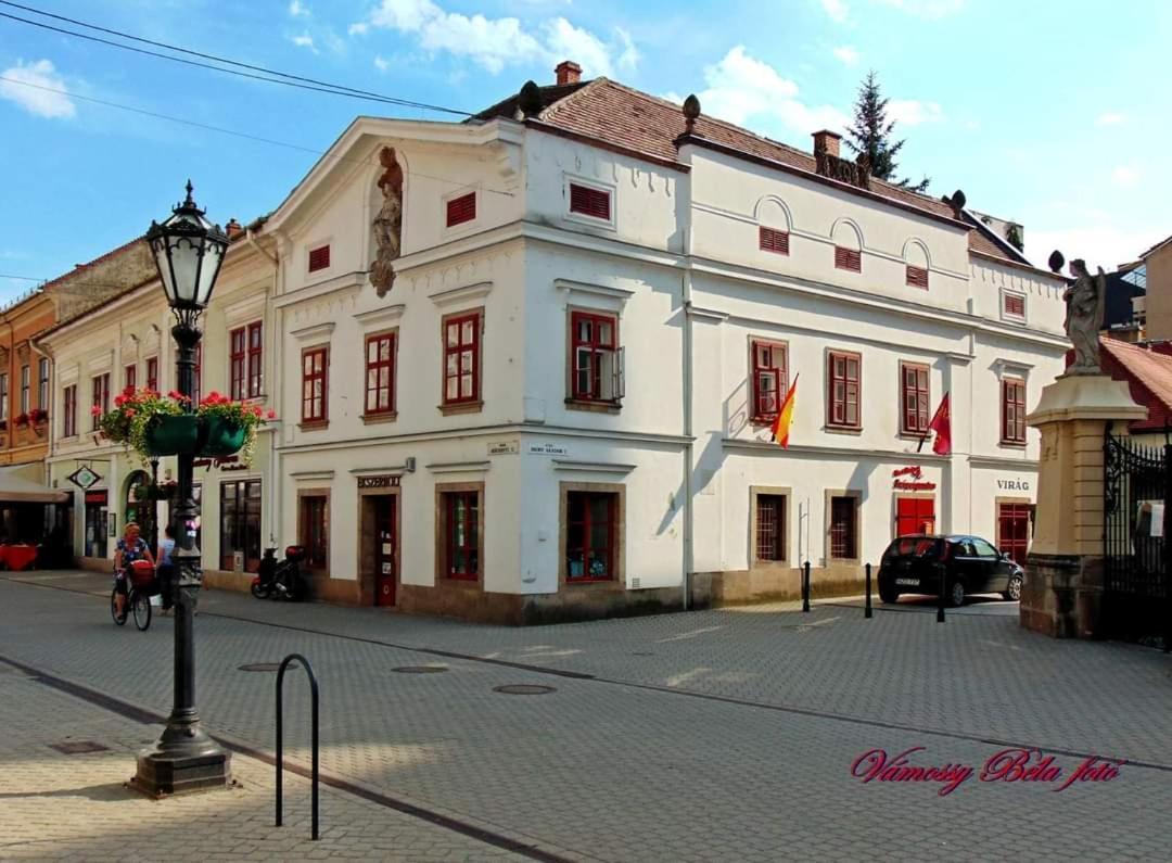 Carlone House Appartement Eger Buitenkant foto