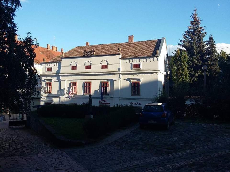 Carlone House Appartement Eger Buitenkant foto