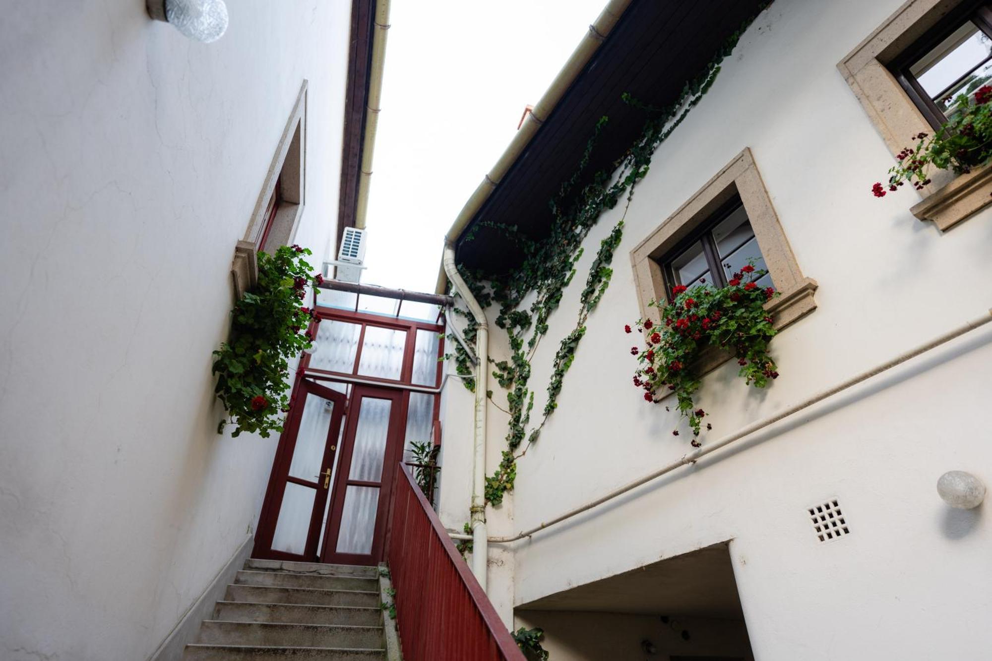 Carlone House Appartement Eger Buitenkant foto